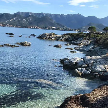 Fango Pour 4 Personnes Avec Piscine Apartmán